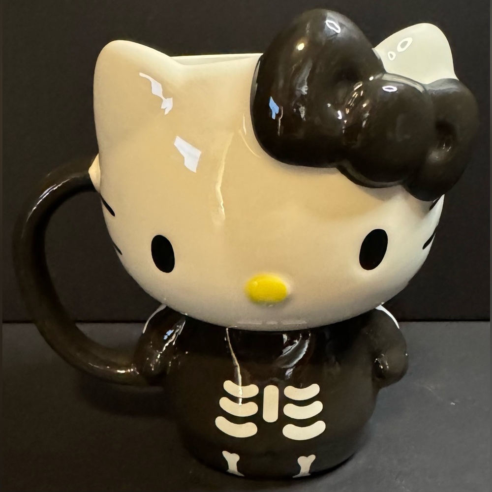 NEW Hello Kitty Halloween Skeleton Ceramic Mug 20 Oz. Hand Painted Black